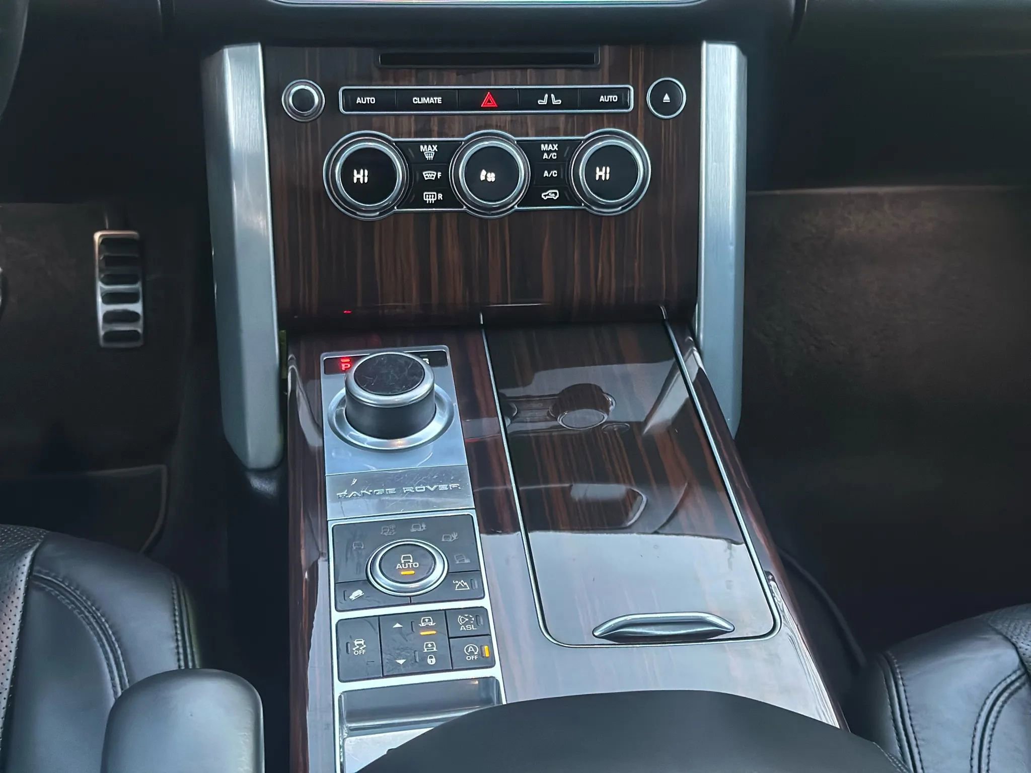 Used 2015 Land Rover Range Rover Supercharged image 31