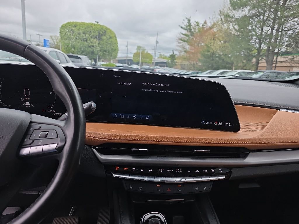 Used 2024 Cadillac XT4 Premium Luxury w/ Active Safety Package AWD/4WD image 17