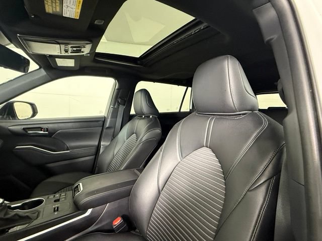 Used 2024 Toyota Highlander XSE FWD image 15