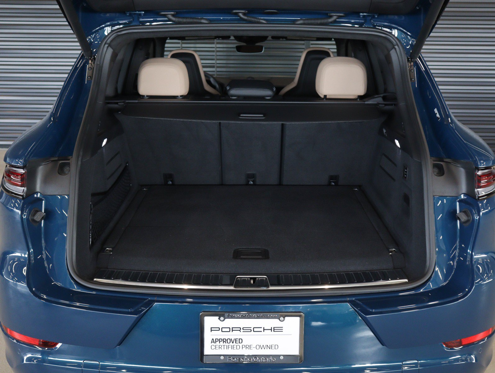 Certified 2024 Porsche Cayenne Turbo AWD/4WD image 28