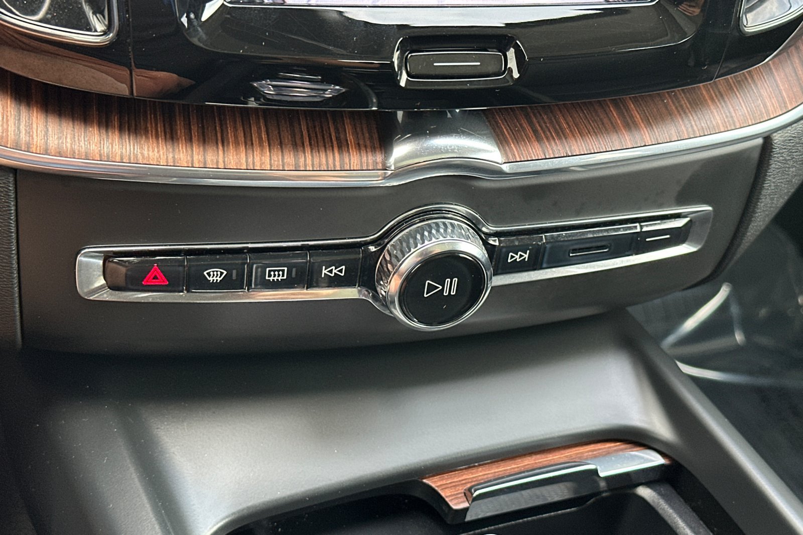 Certified 2023 Volvo XC60 B5 Ultimate AWD/4WD image 25
