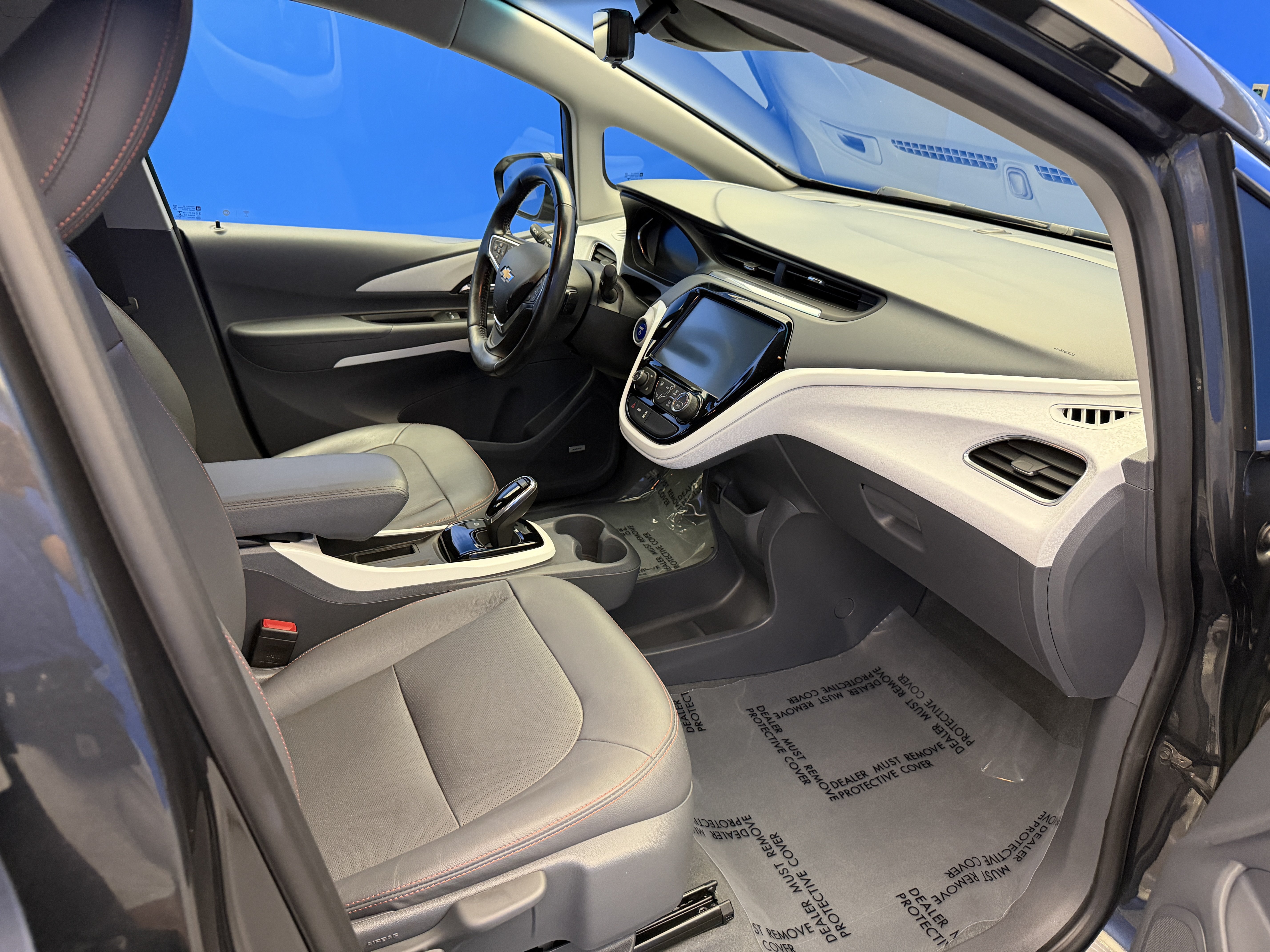 Used 2020 Chevrolet Bolt Premier w/ Infotainment Package FWD image 25