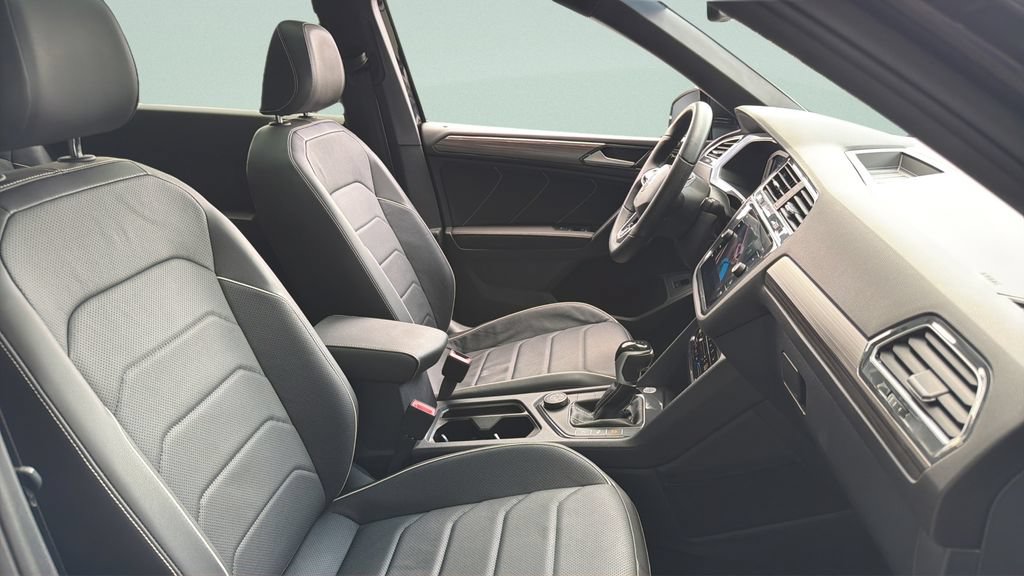 Used 2024 Volkswagen Tiguan SEL R-Line AWD/4WD image 36