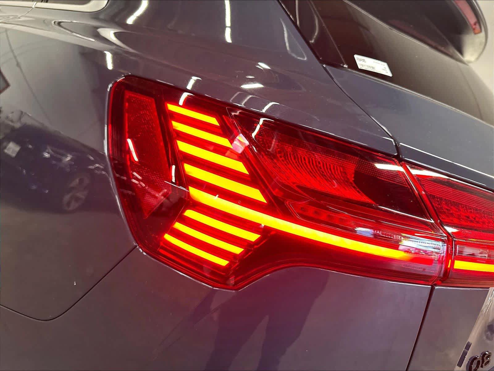 Used 2024 Audi Q8 e-tron Premium Plus AWD/4WD image 31