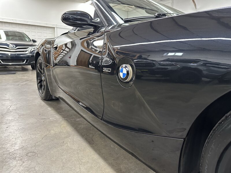 Used 2005 BMW Z4 3.0i RWD image 37
