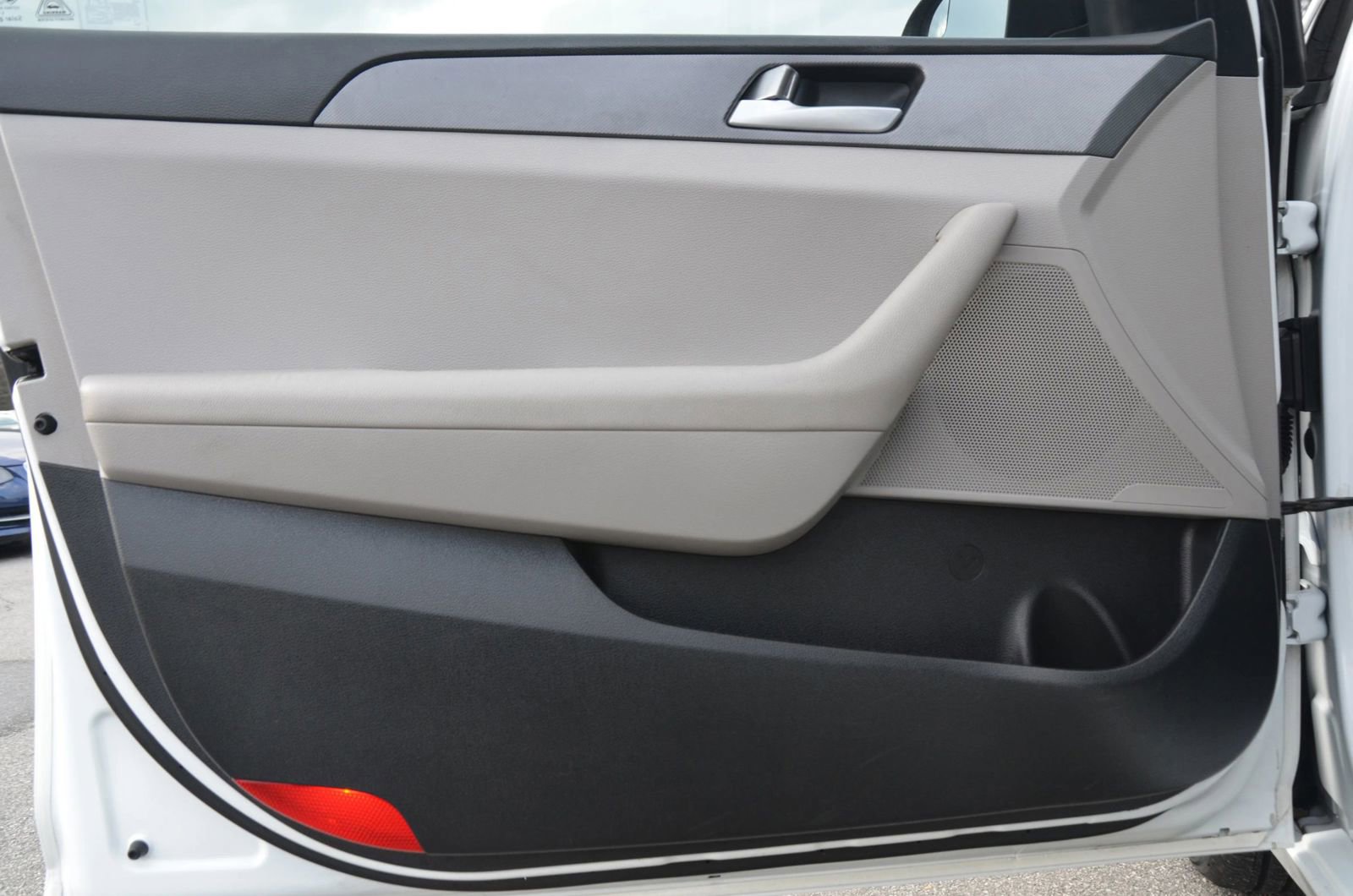 Used 2016 Hyundai Sonata SE w/ Cargo Package image 16