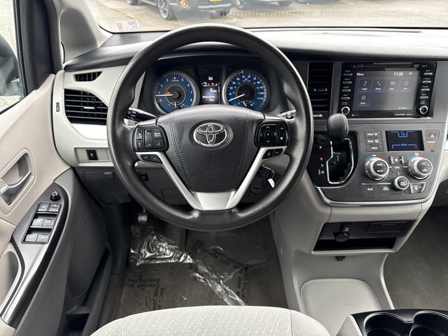 Used 2018 Toyota Sienna LE image 20