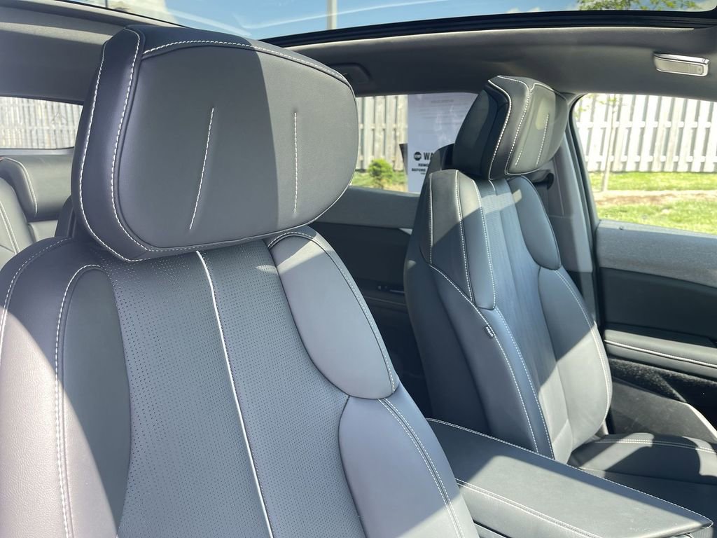 Certified 2025 Cadillac Optiq Luxury 2 w/ LPO, Floor Liner Package AWD/4WD image 31