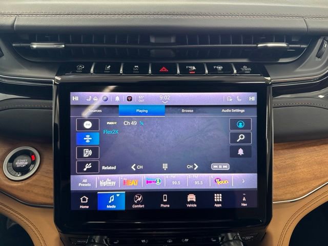 Used 2025 Jeep Grand Cherokee Summit AWD/4WD image 43