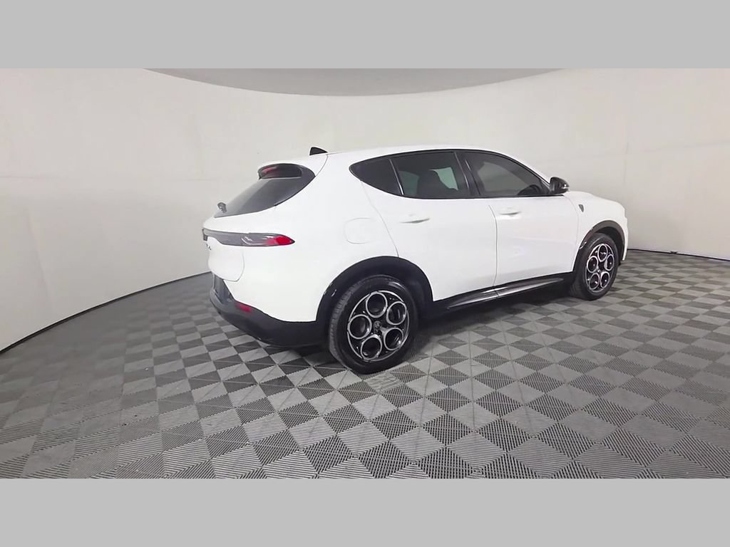 Used 2025 Alfa Romeo Tonale w/ Premium Package AWD/4WD image 38