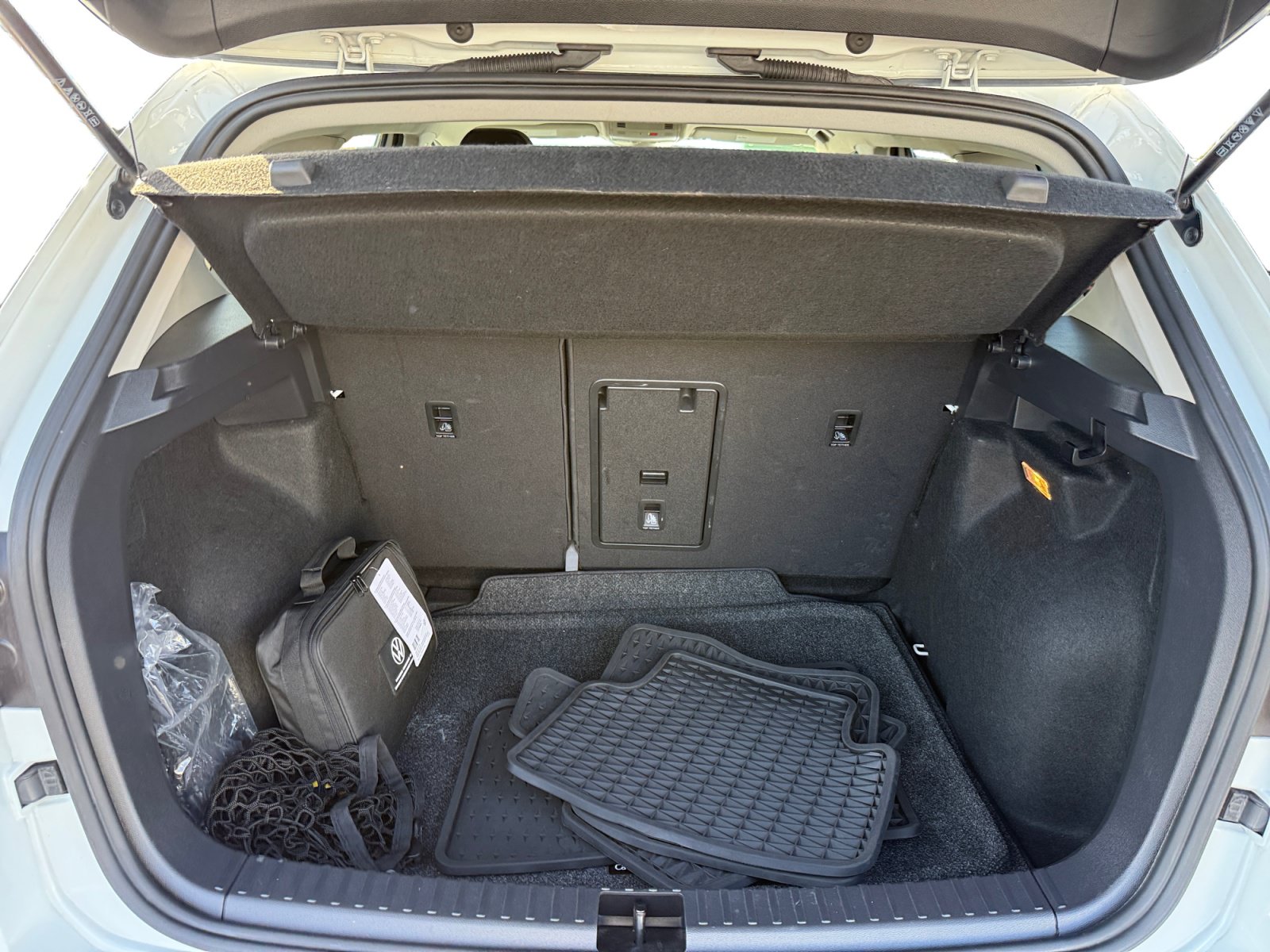 Certified 2023 Volkswagen Taos SE w/ Panoramic Sunroof Package FWD image 17