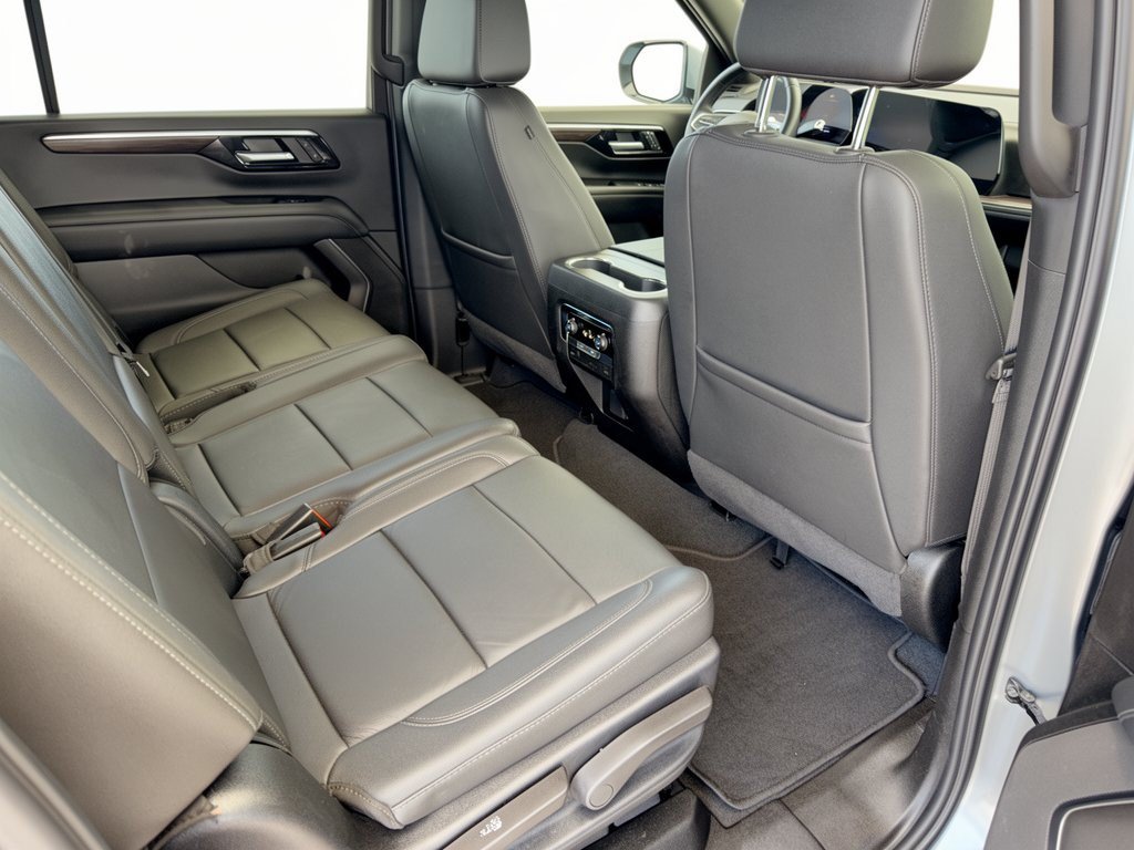 Used 2025 Chevrolet Suburban Z71 AWD/4WD image 29