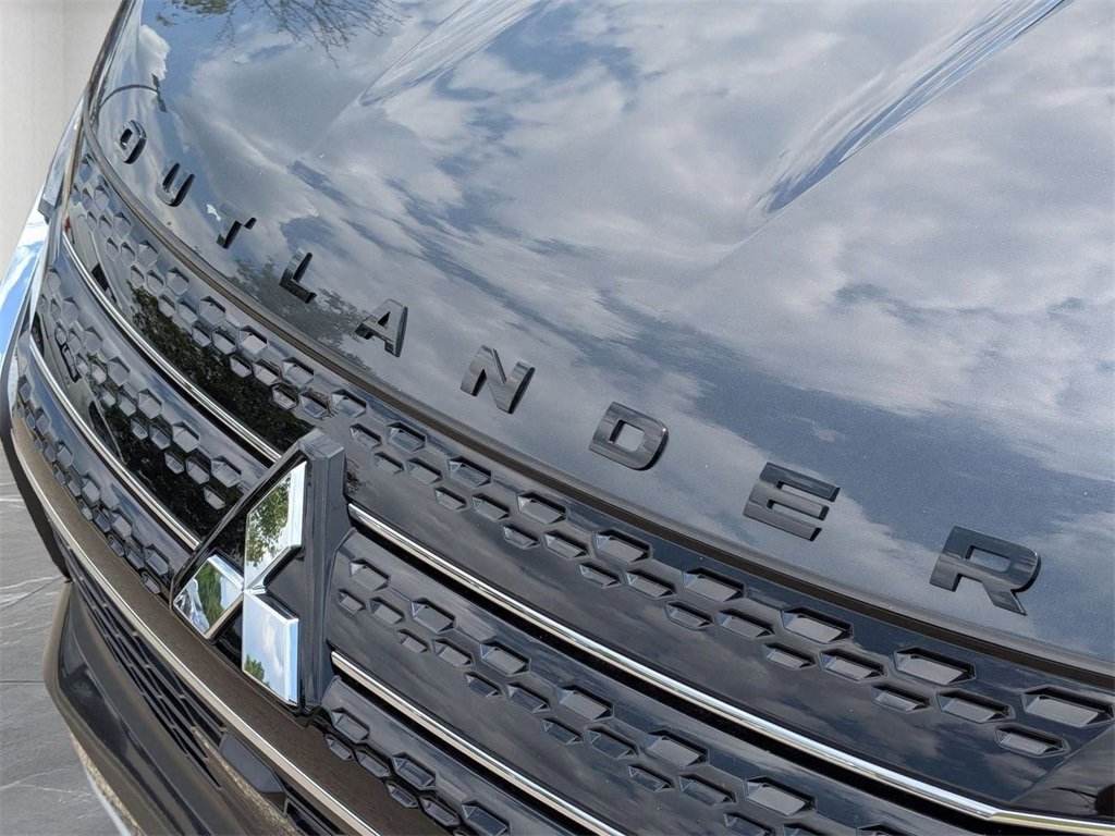 New 2025 Mitsubishi Outlander SE image 10