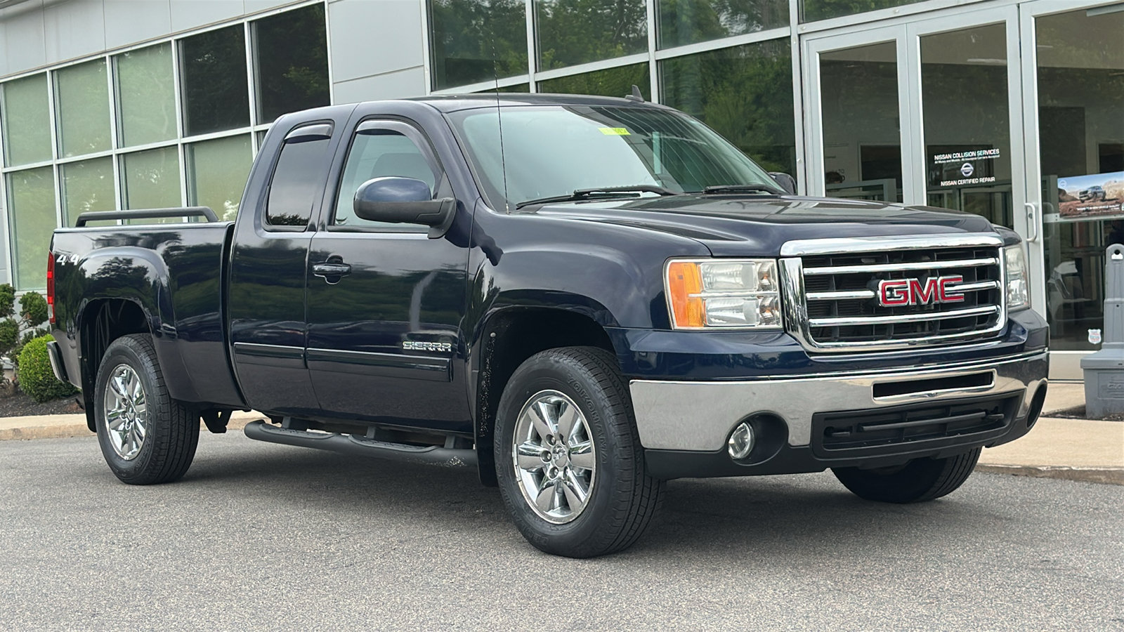 Used 2012 GMC Sierra 1500 SLT w/ SLT Convenience Package AWD/4WD image 2