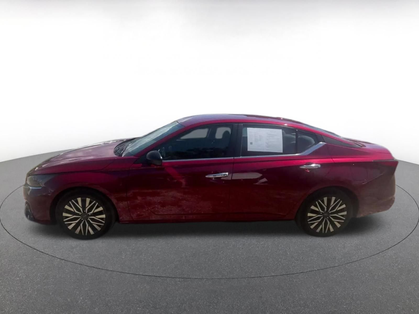 Used 2025 Nissan Altima 2.5 SV FWD image 7
