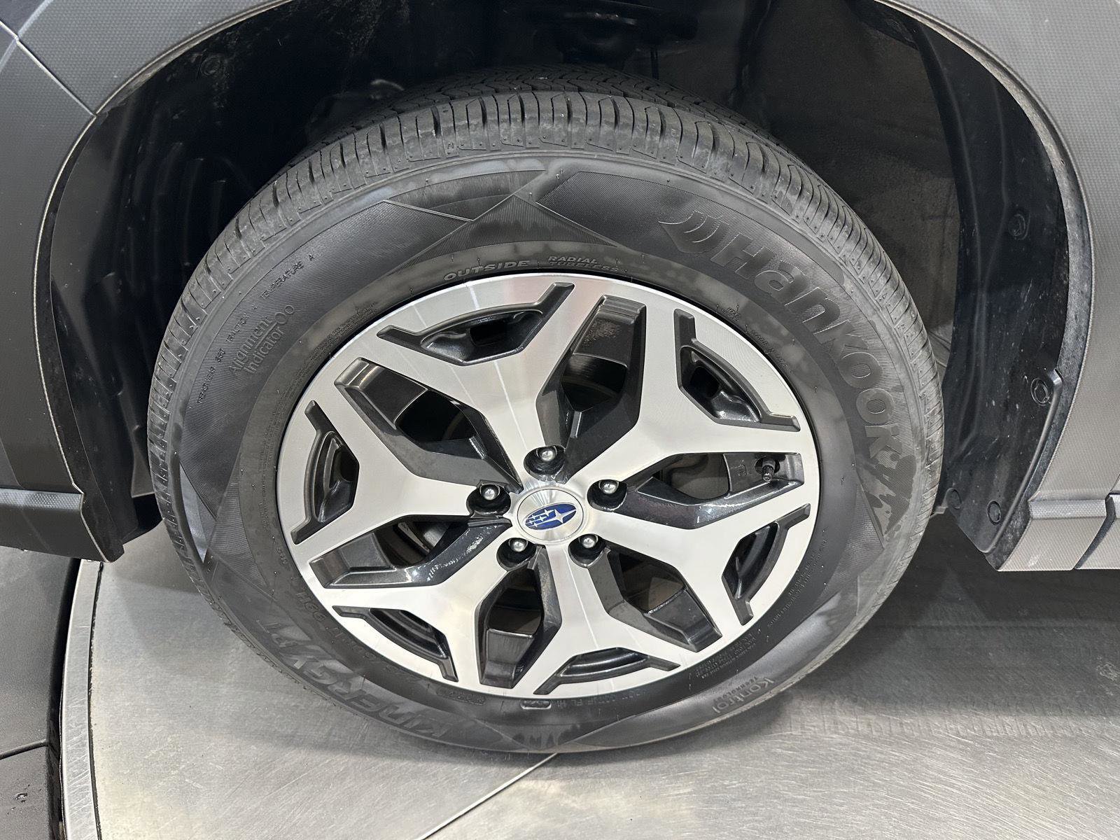 Used 2023 Subaru Forester Premium AWD/4WD image 9