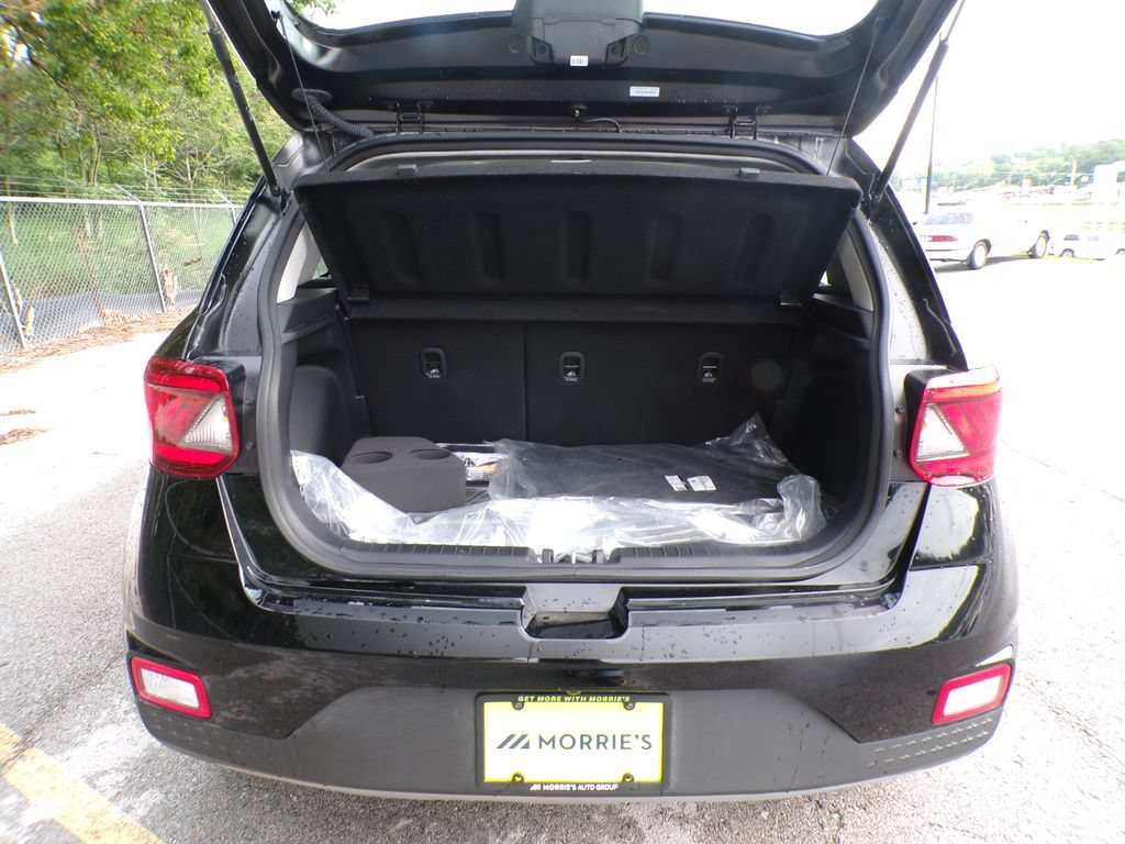 Used 2025 Hyundai Venue SEL FWD image 16