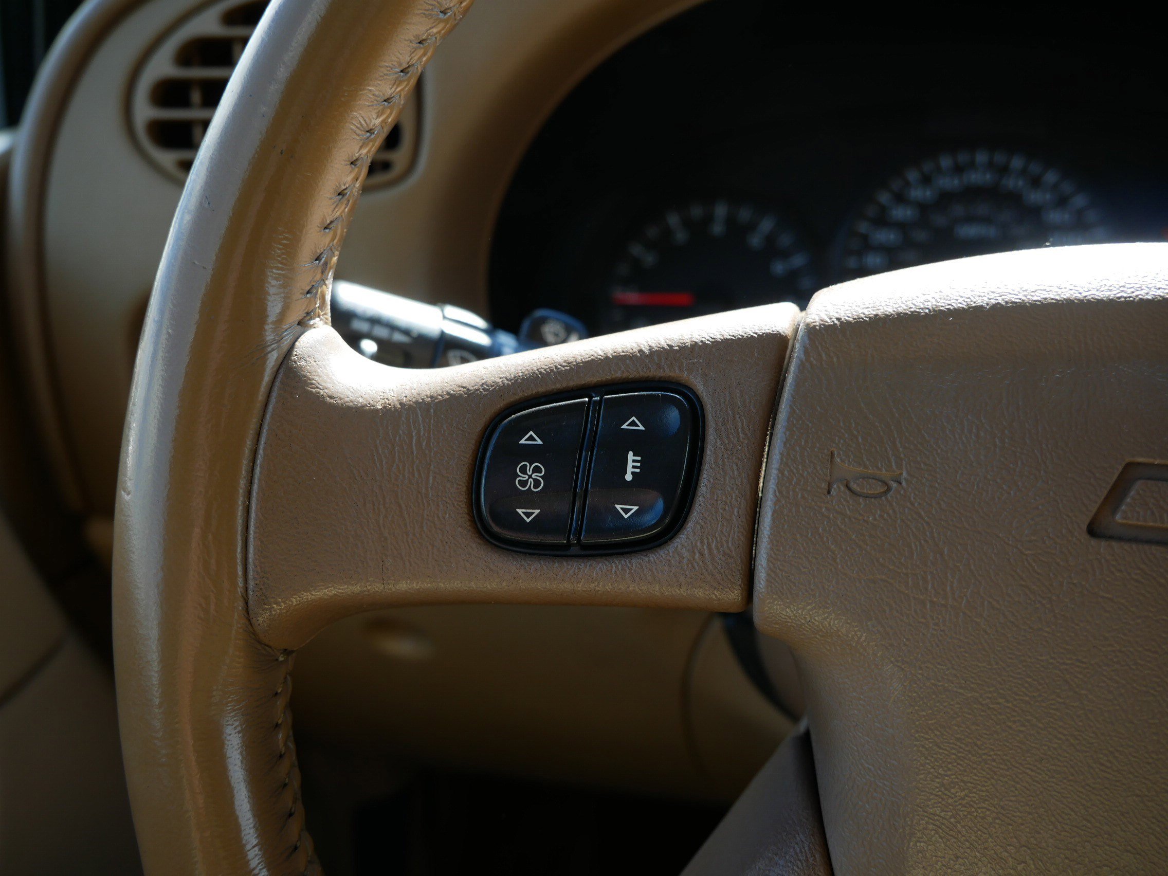 Used 2003 Chevrolet TrailBlazer LT w/ Driver Convenience Package image 28