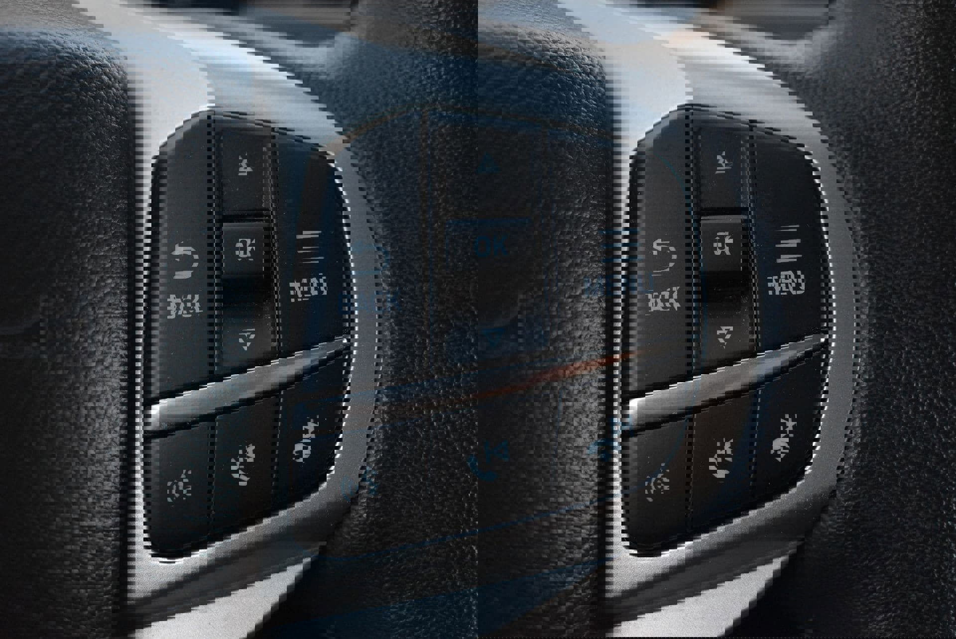 Used 2024 Ford Explorer Limited image 24