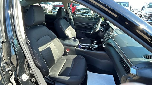 Used 2024 Nissan Altima 2.5 SV FWD image 11