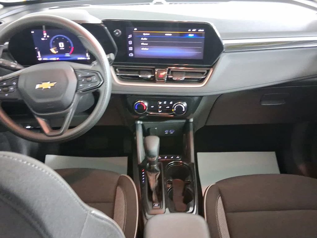 Used 2025 Chevrolet TrailBlazer LT image 46