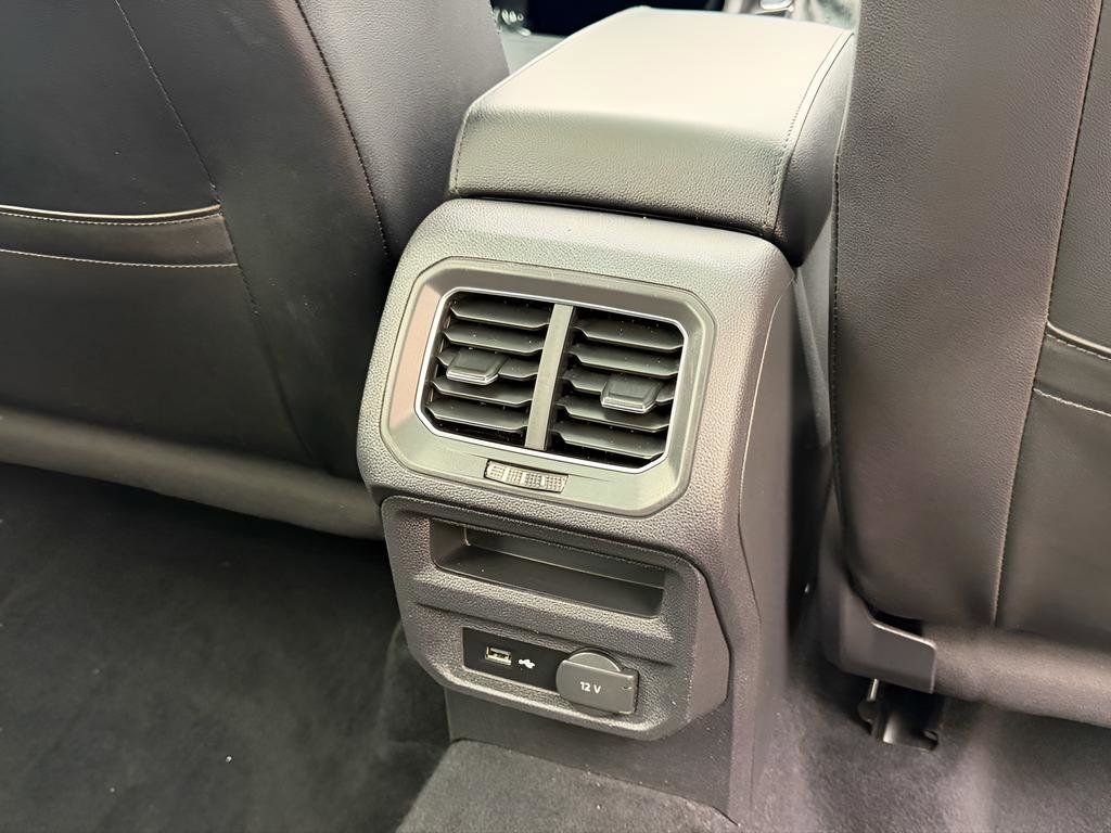 Used 2018 Volkswagen Tiguan SEL Premium image 26