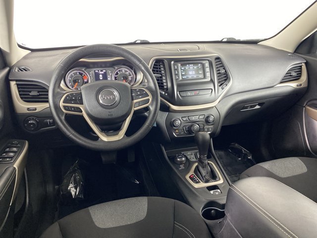 Used 2018 Jeep Cherokee Latitude w/ Safety Group AWD/4WD image 19