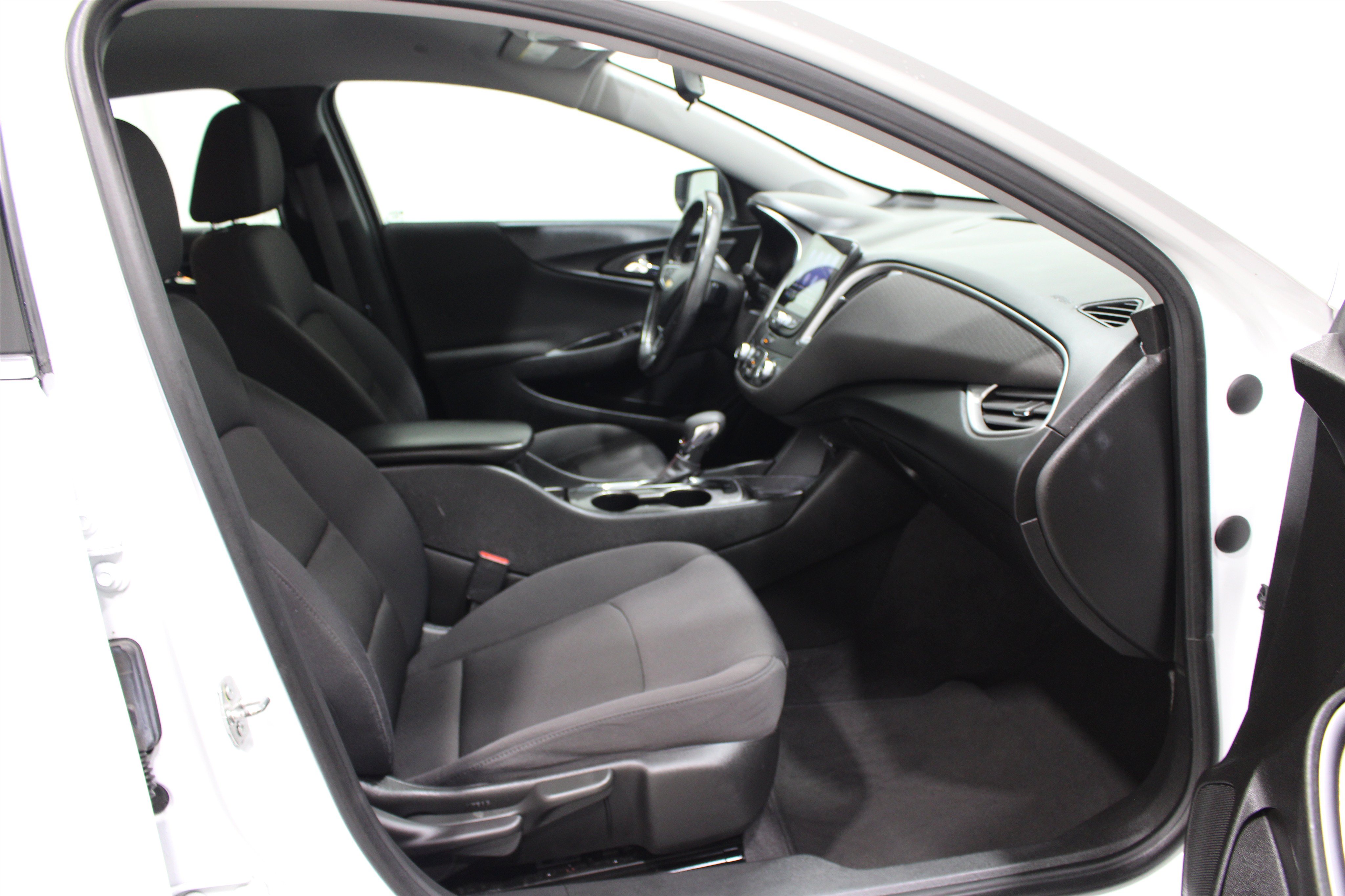 Used 2021 Chevrolet Malibu RS FWD image 24