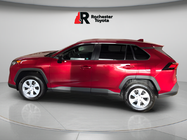 Used 2022 Toyota RAV4 LE AWD/4WD image 4