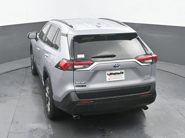 Used 2022 Toyota RAV4 XLE Premium AWD/4WD image 32