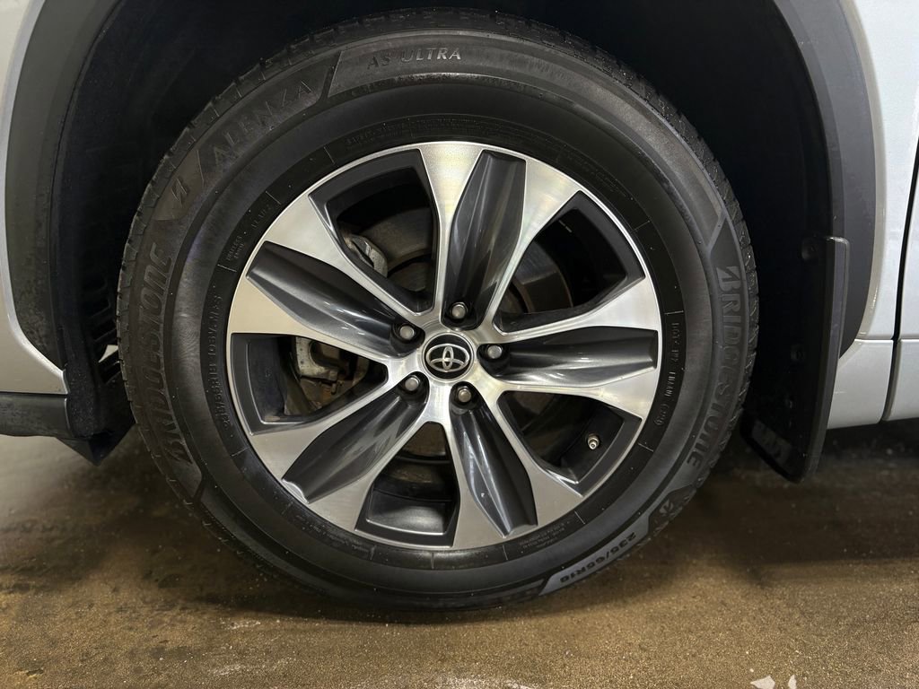 Used 2022 Toyota Highlander XLE image 31