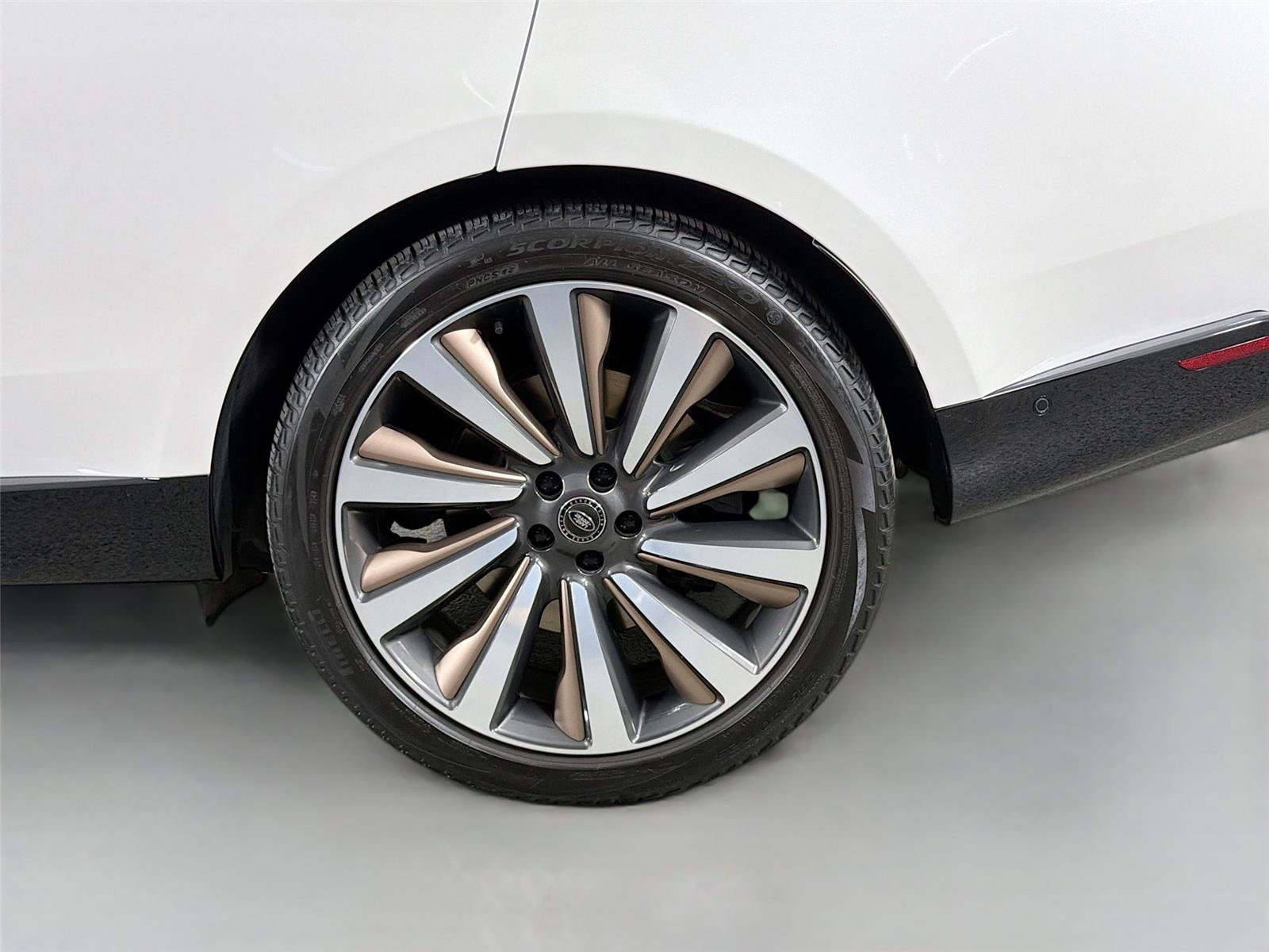 Certified 2022 Land Rover Range Rover SV AWD/4WD image 28