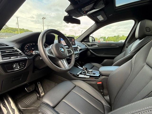 Used 2024 BMW X4 M40i w/ Premium Package image 16
