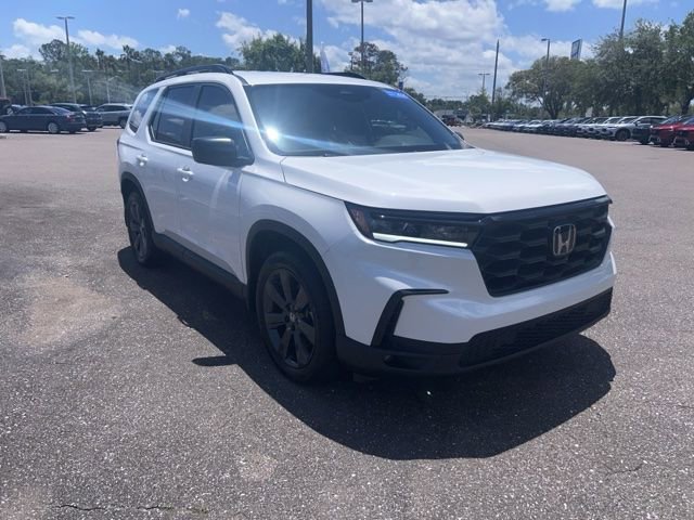Used 2025 Honda Pilot Sport image 3