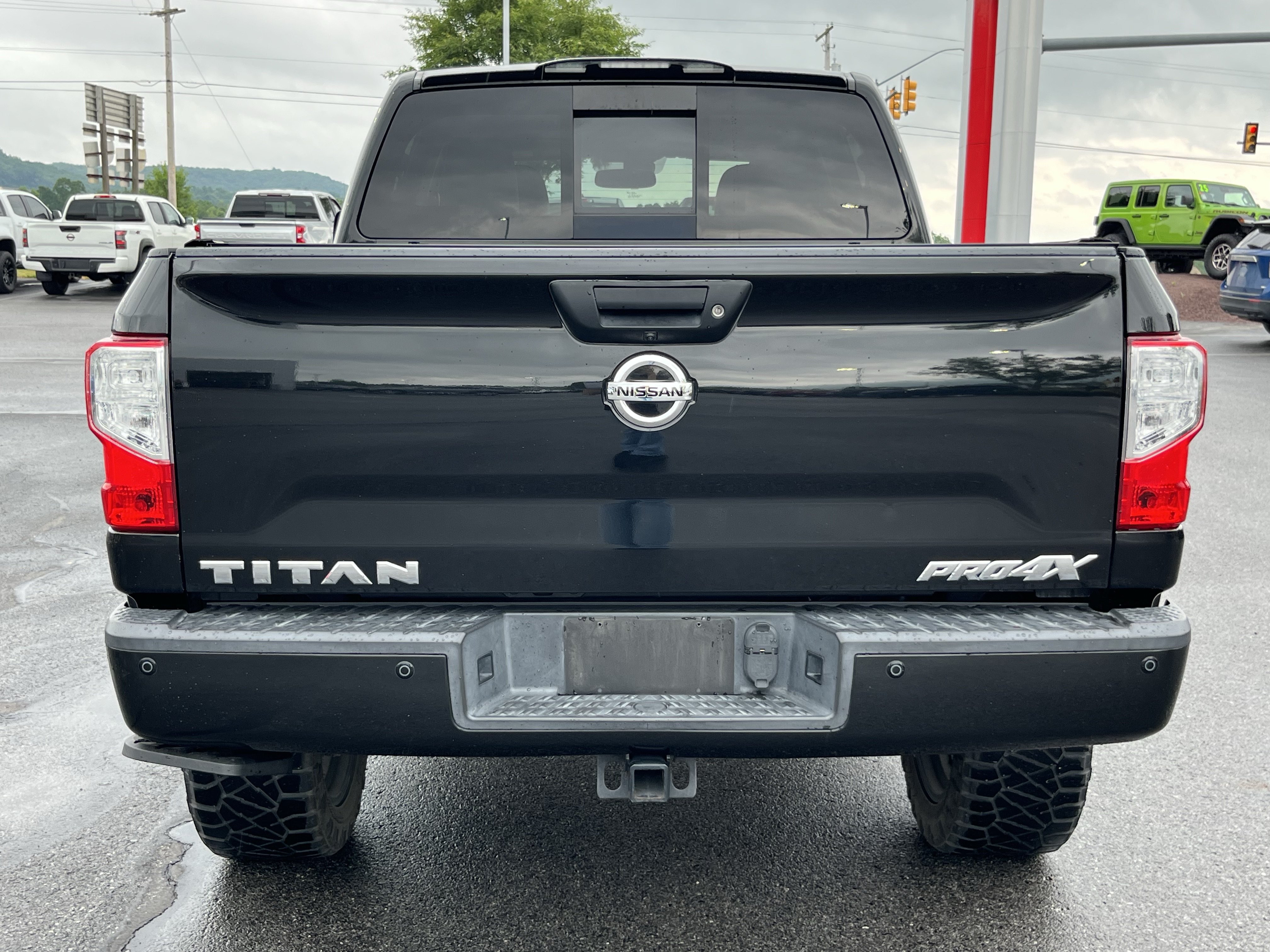 Used 2019 Nissan Titan PRO-4X w/ Pro-4x Convenience Package AWD/4WD image 6