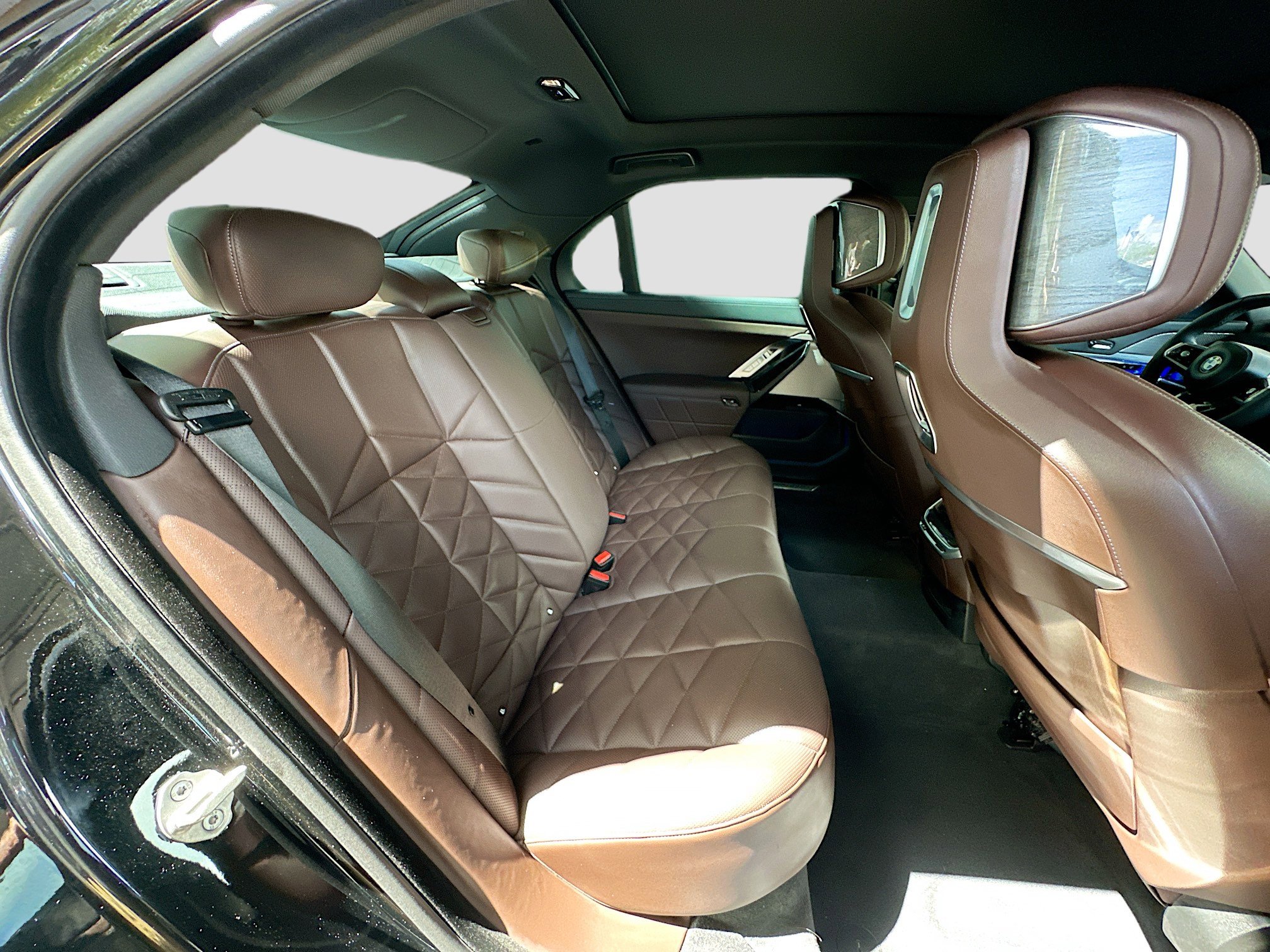 Certified 2024 BMW 740i image 29