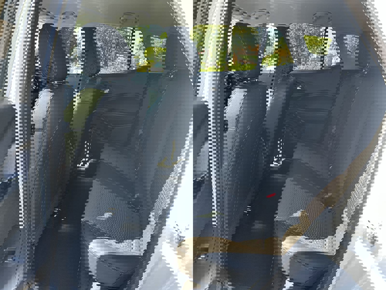 Used 2025 Chevrolet Trax LT w/ LT Convenience Package image 31