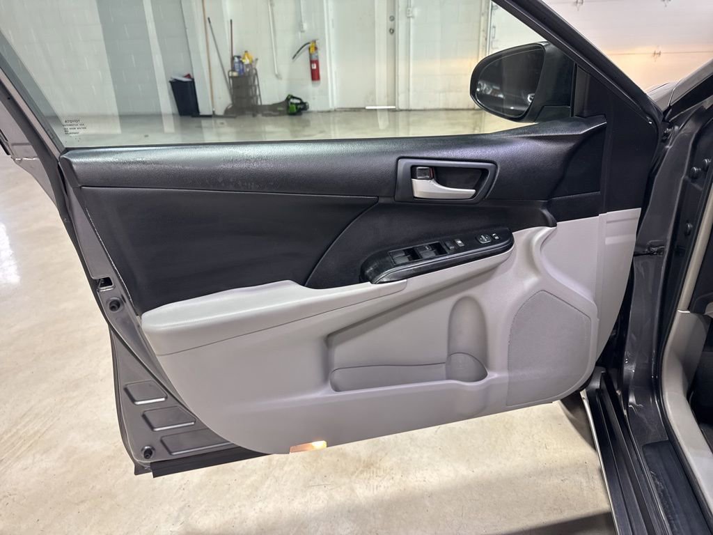 Used 2014 Toyota Camry LE FWD image 24
