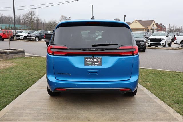 New 2026 Chrysler Pacifica Select w/ S Appearance Package FWD image 32