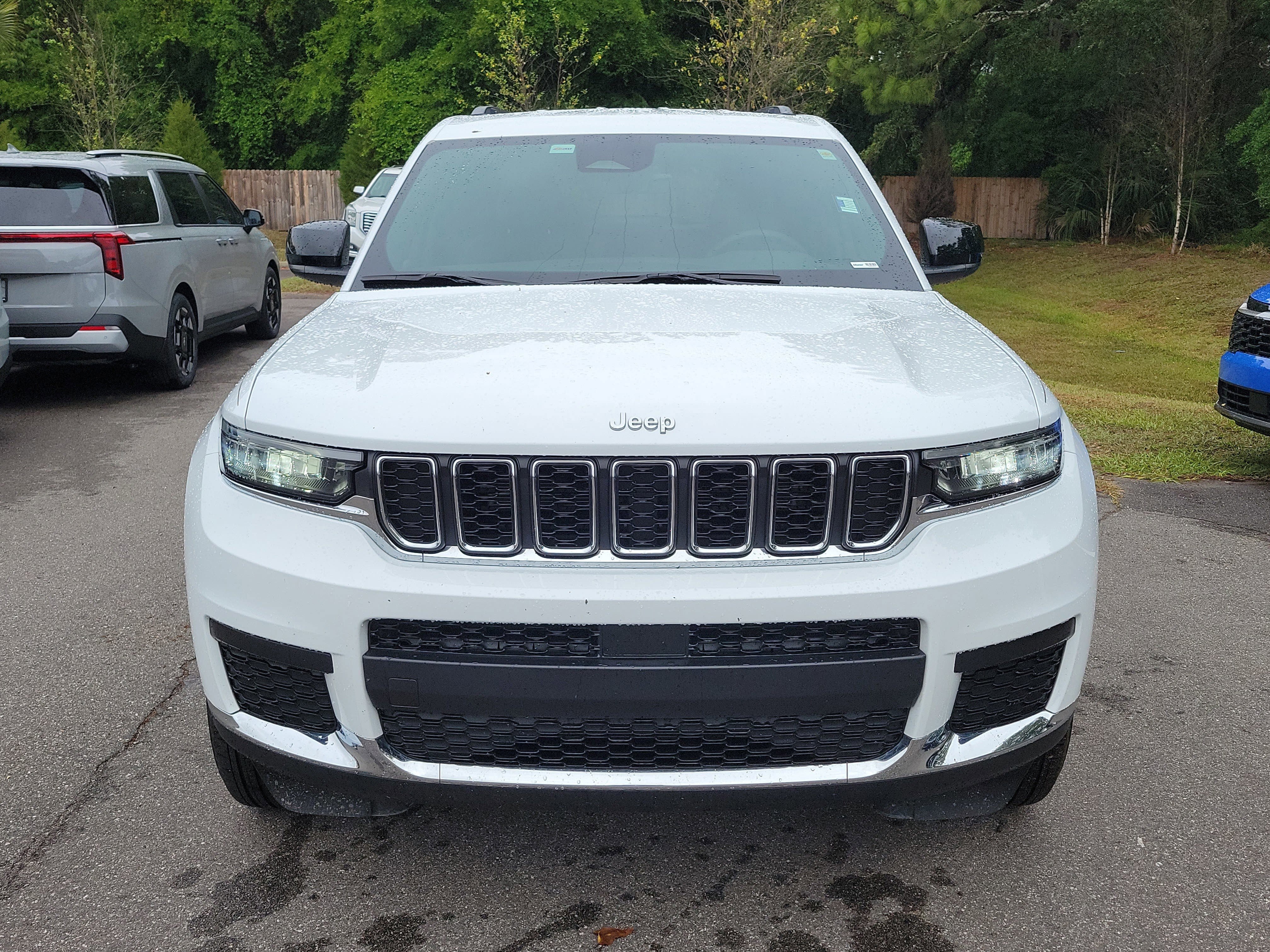 Used 2025 Jeep Grand Cherokee L Laredo w/ Trailer Tow Package RWD image 2
