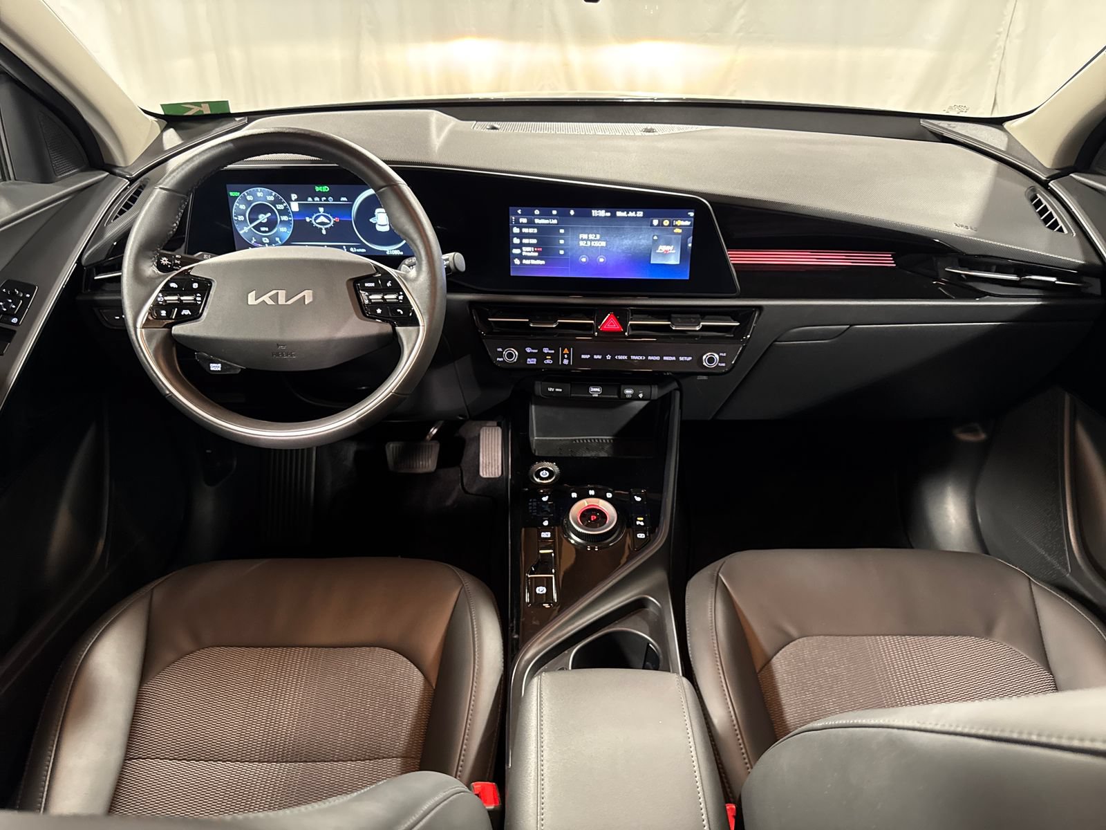 Certified 2023 Kia Niro Wind w/ Wind Preserve Package FWD image 4