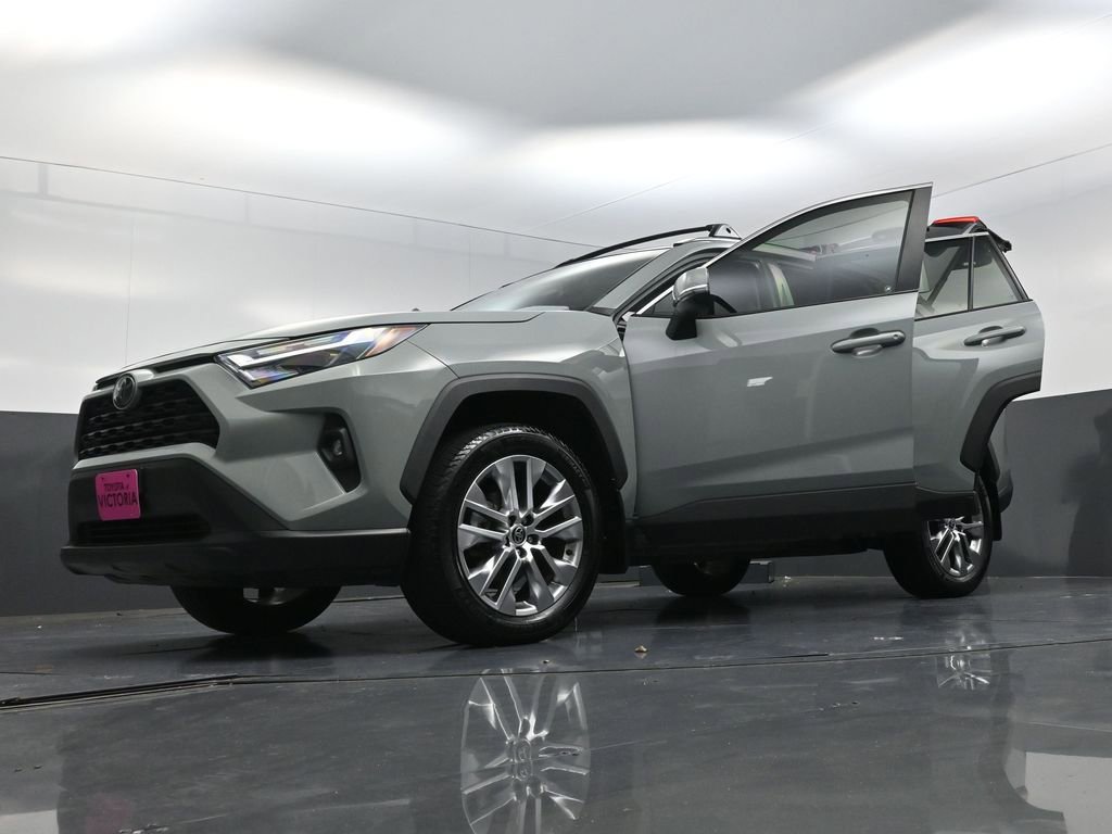 Used 2023 Toyota RAV4 XLE Premium image 28