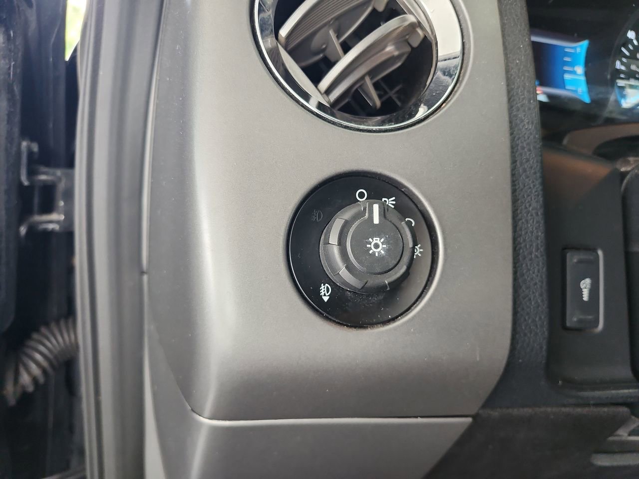 Used 2016 Ford Expedition Platinum AWD/4WD image 13