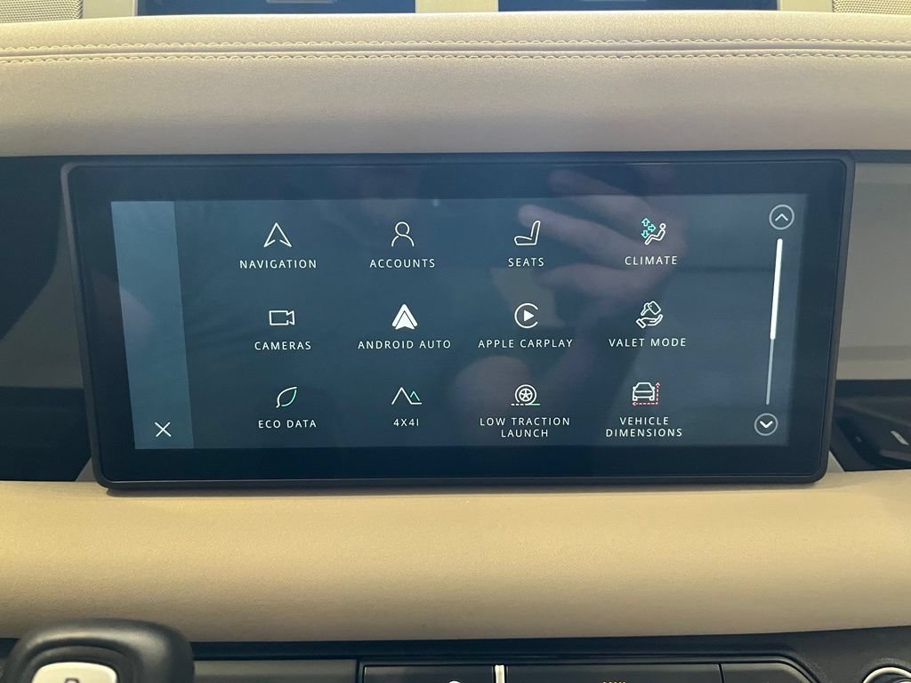 Certified 2020 Land Rover Defender 110 S AWD/4WD image 45