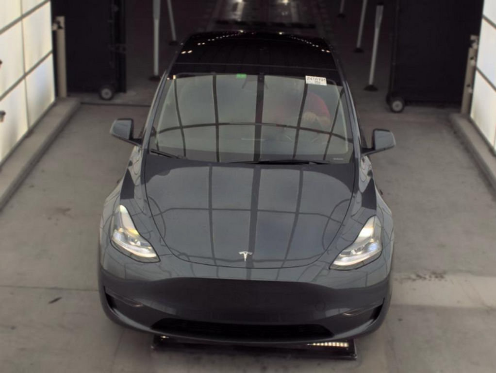 Used 2023 Tesla Model Y Long Range AWD/4WD image 2