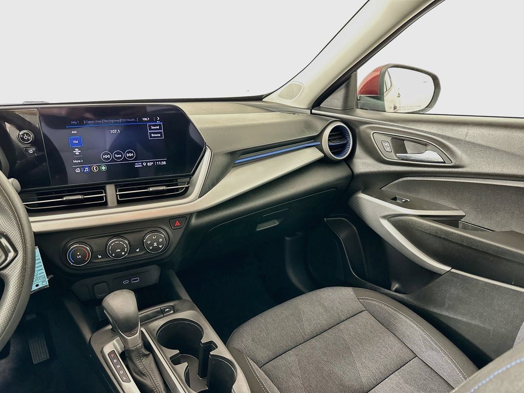 Used 2024 Chevrolet Trax LS w/ LS Convenience Package FWD image 22