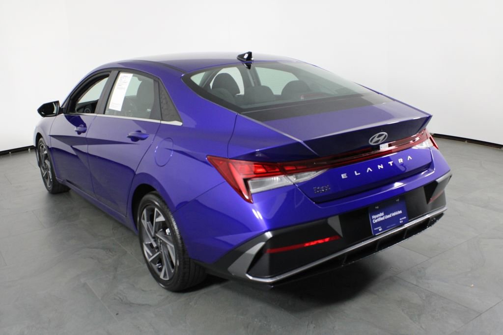 Used 2025 Hyundai Elantra SEL image 4