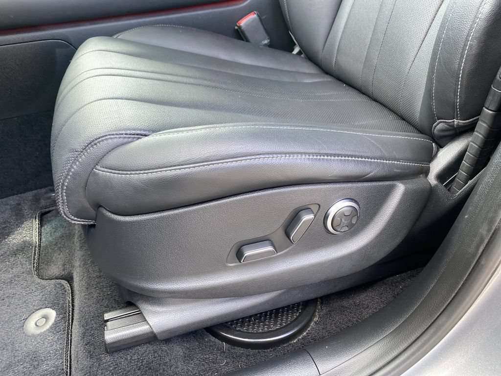 Used 2025 Genesis GV80 2.5T Standard AWD/4WD image 12