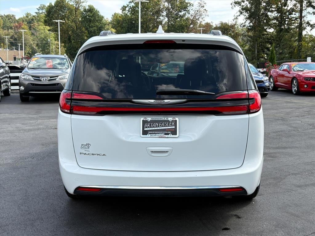 Used 2022 Chrysler Pacifica Touring-L image 29