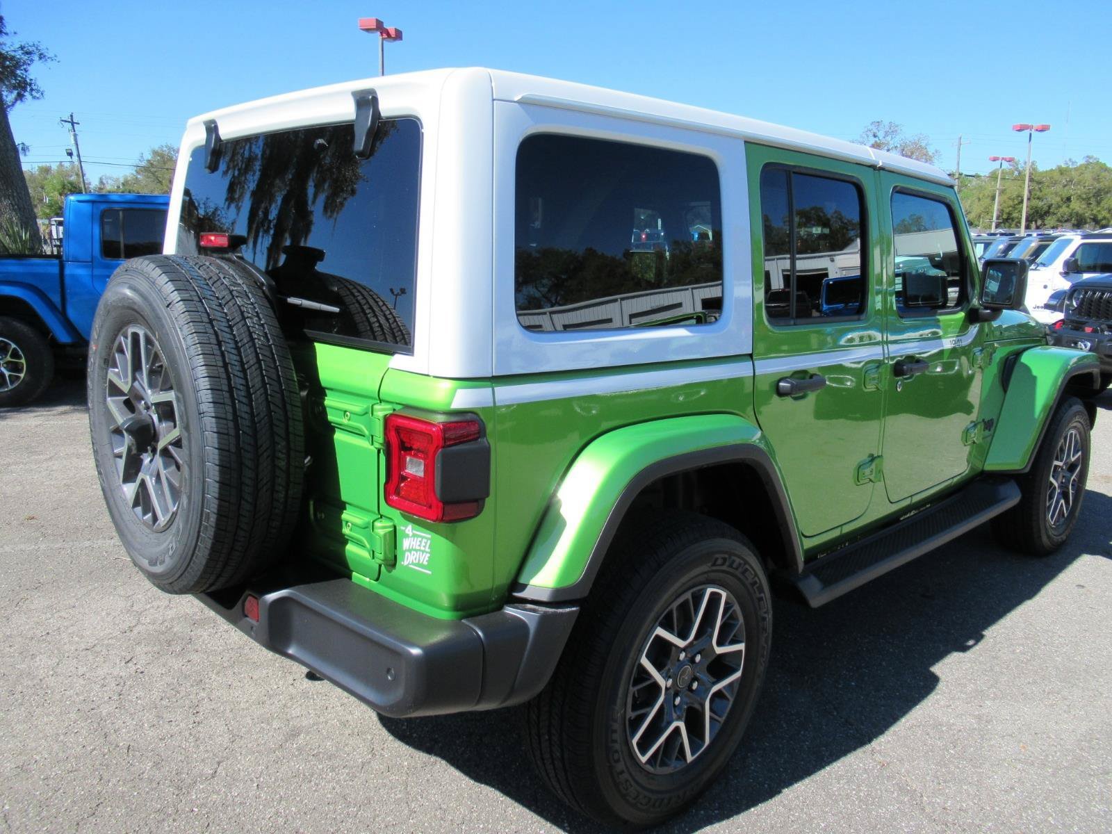 New 2026 Jeep Wrangler Unlimited Sahara w/ Whitecap Package AWD/4WD image 7